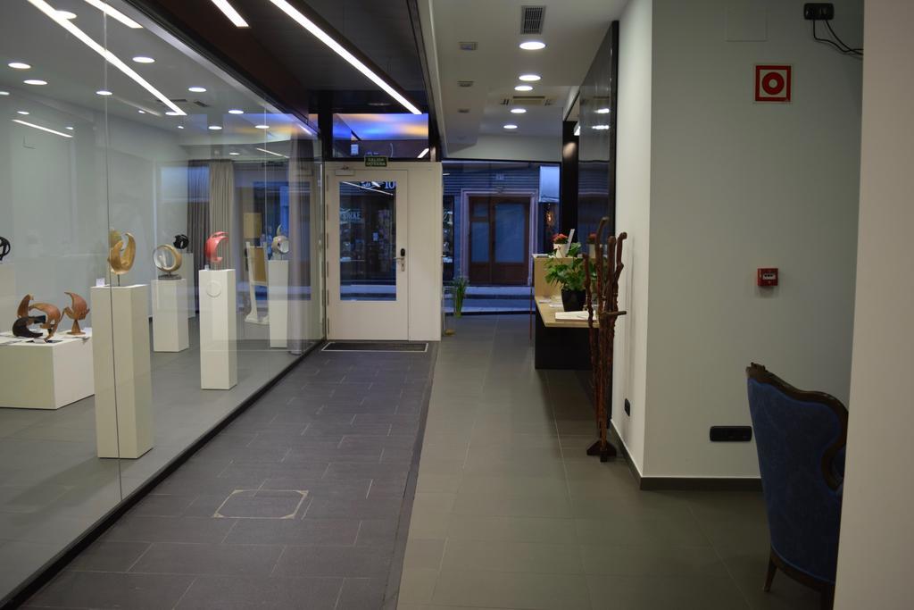 Zerupe Hotel 자라우츠 외부 사진