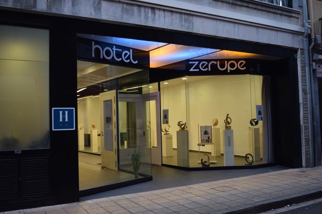 Zerupe Hotel 자라우츠 외부 사진