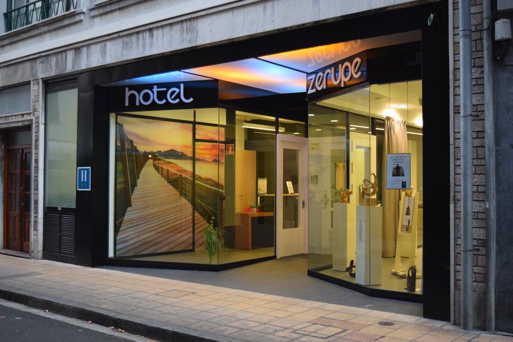 Zerupe Hotel 자라우츠 외부 사진
