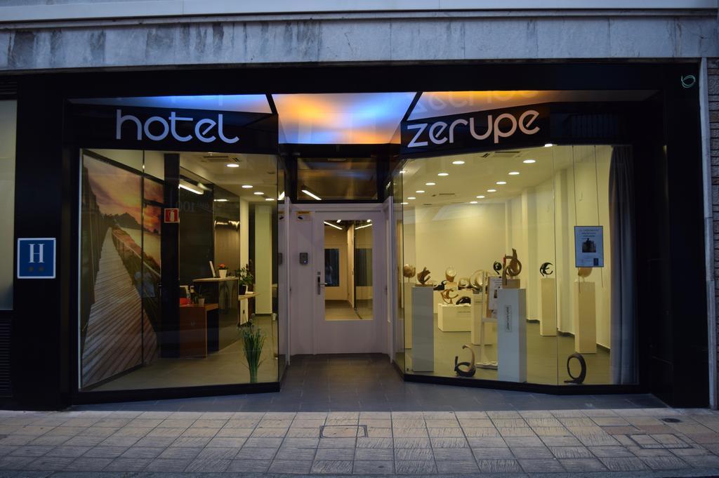 Zerupe Hotel 자라우츠 외부 사진